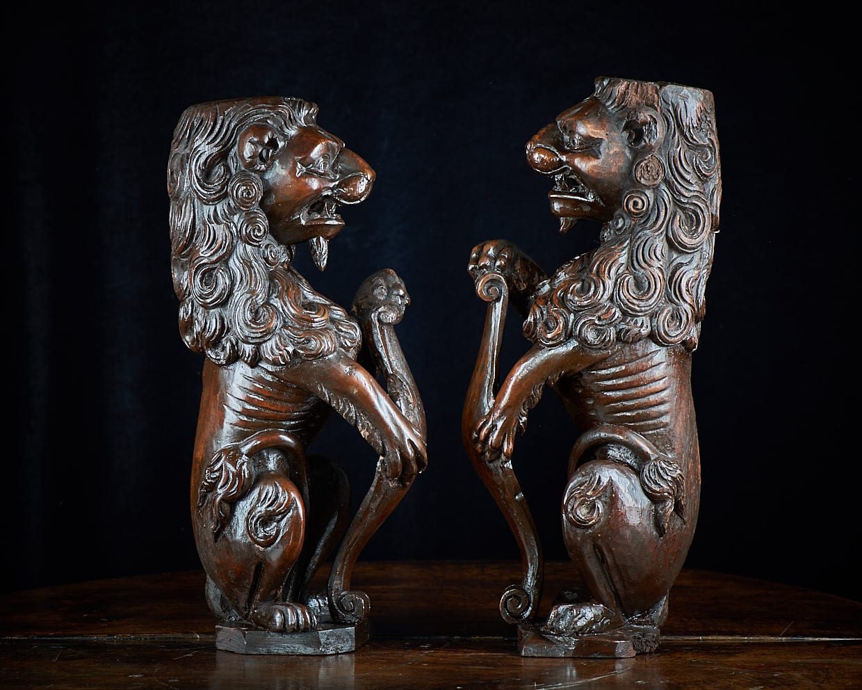 Elizabeth I walnut heraldic lions