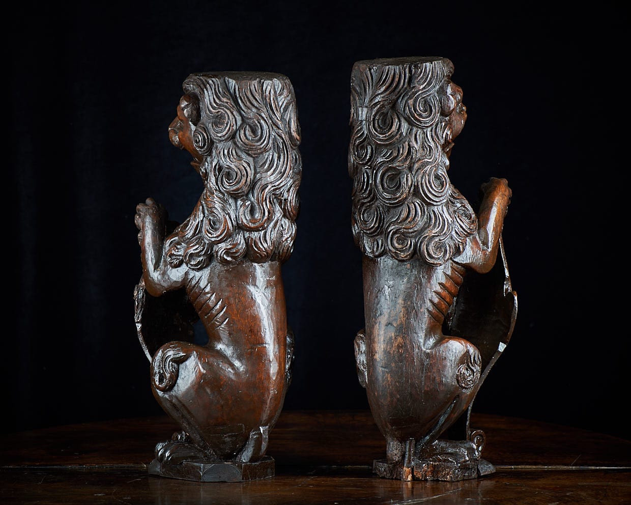 Elizabeth I walnut heraldic lions