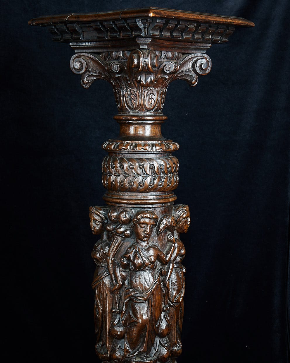 Pair of Elizabeth I bed posts