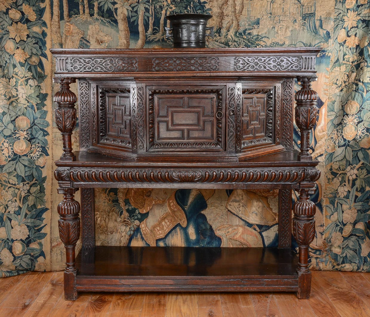 Elizabeth I standing livery cupboard