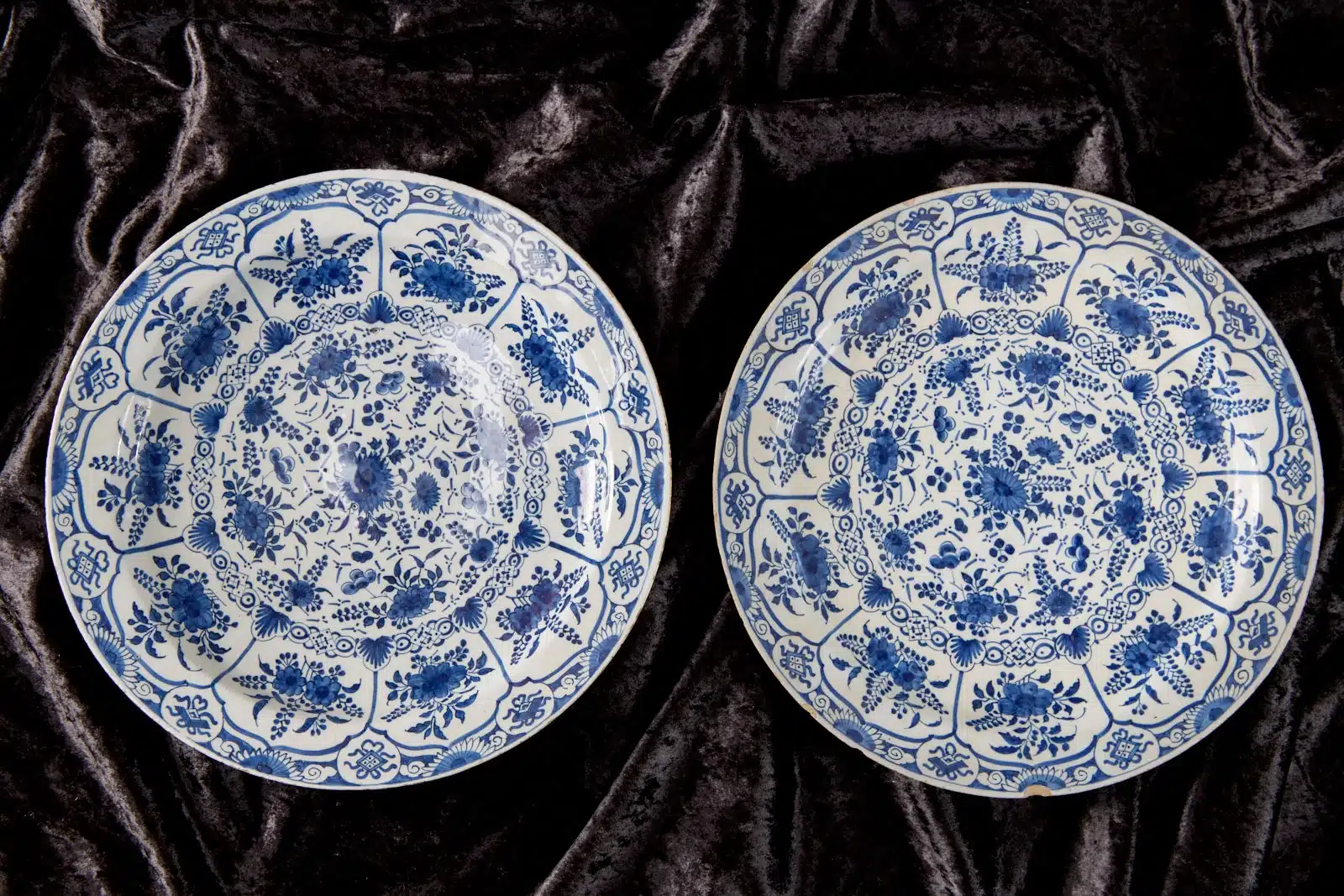 London Delft plates