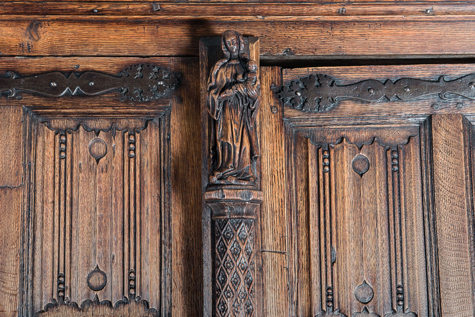 Late Gothic oak linenfold armoire