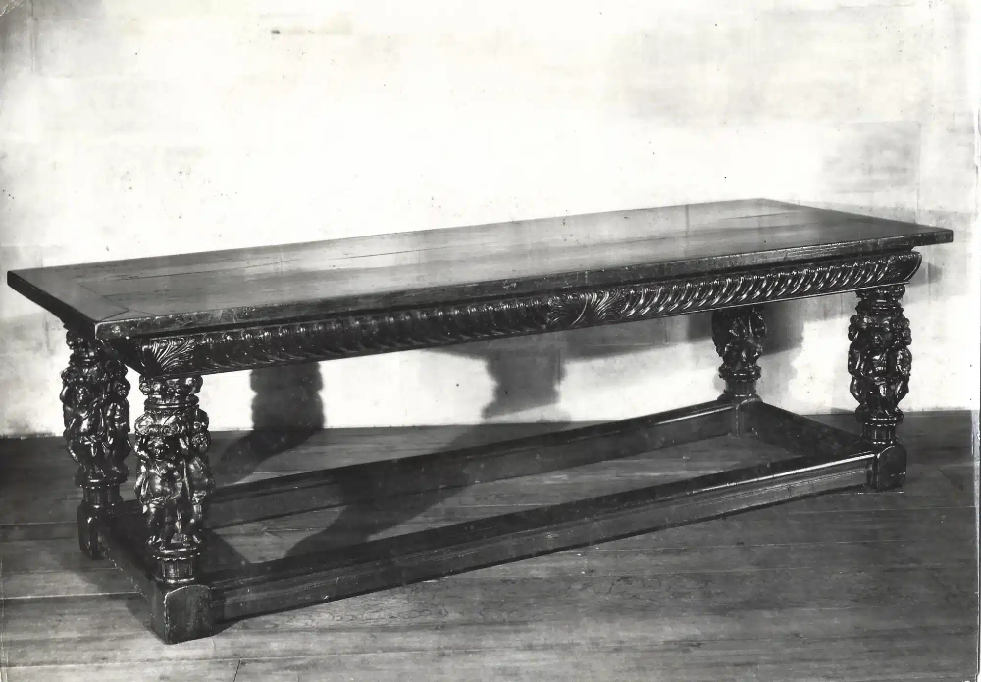 Elizabeth I walnut table