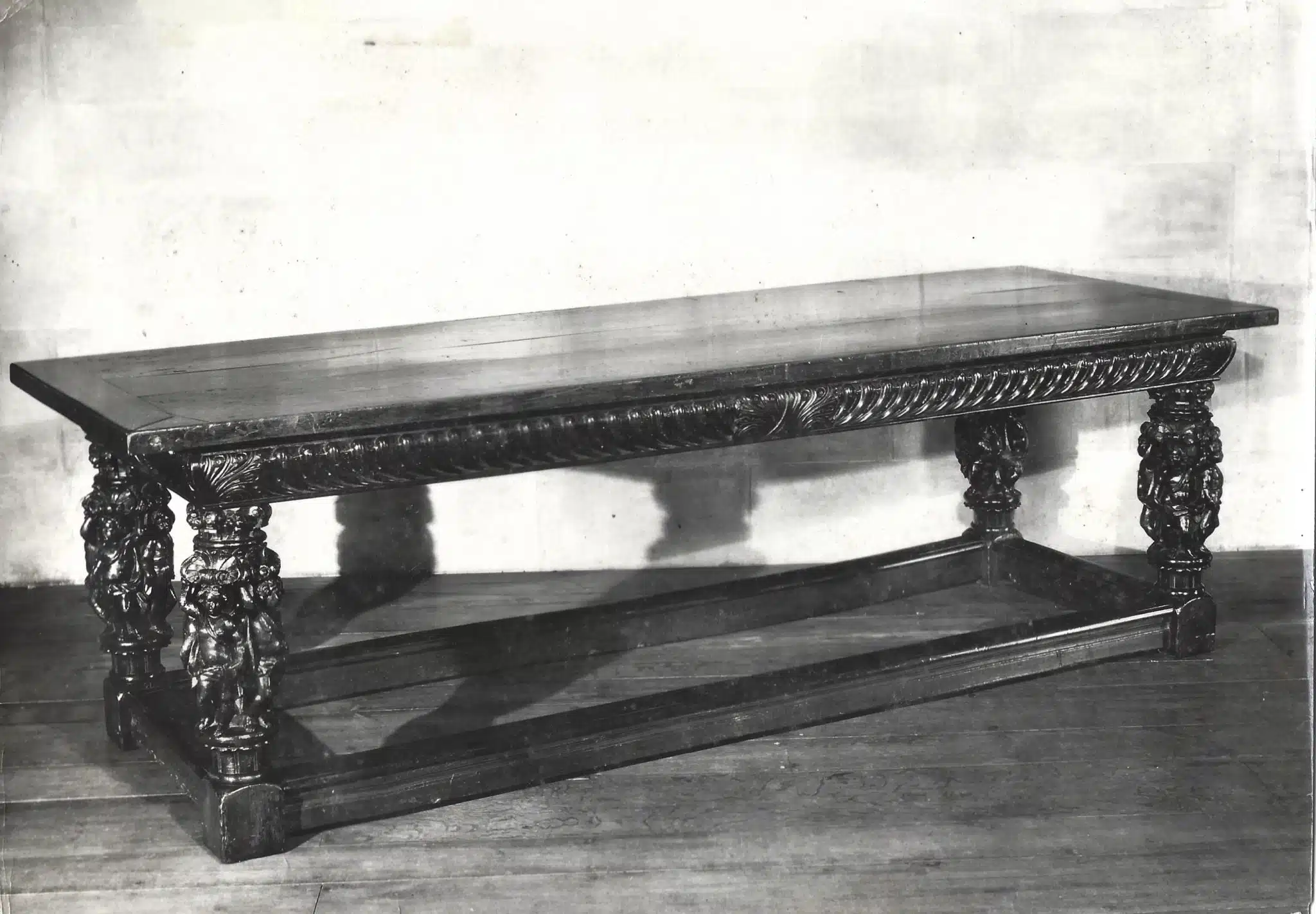 Elizabeth I walnut table