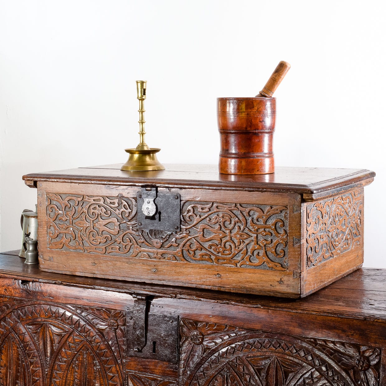 Elizabeth I oak carved box