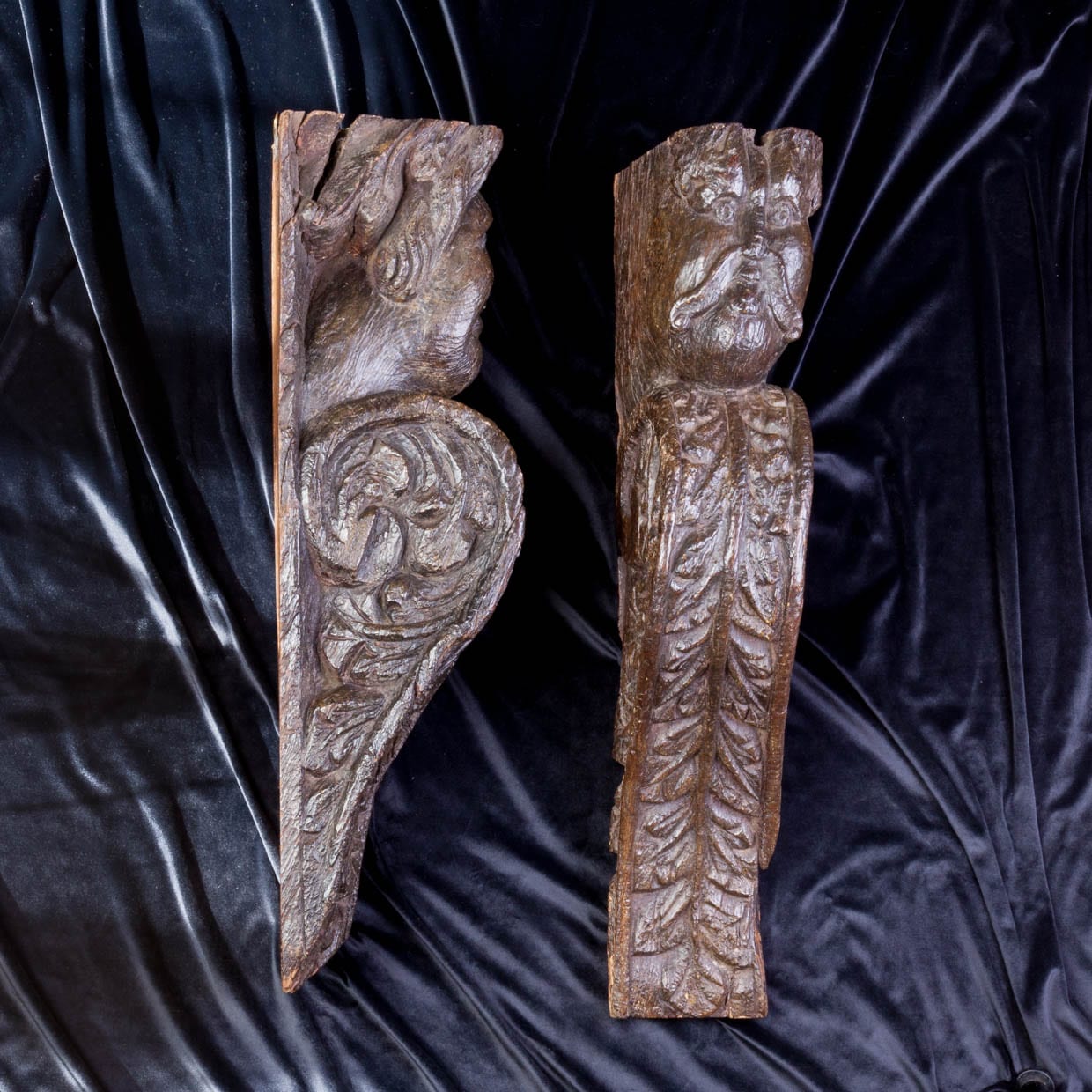 Elizabeth I carved oak brackets