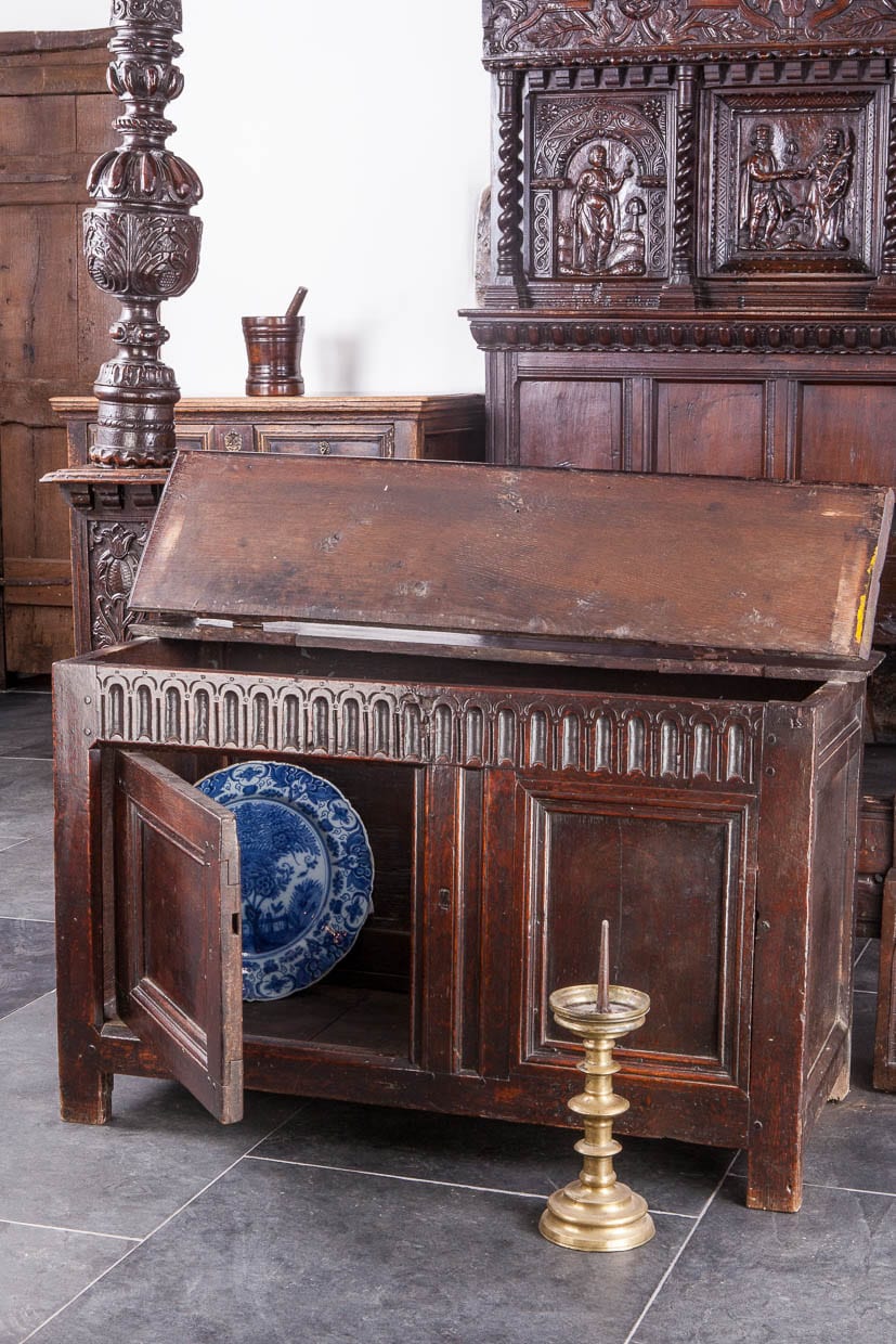 James I oak hutch / chest
