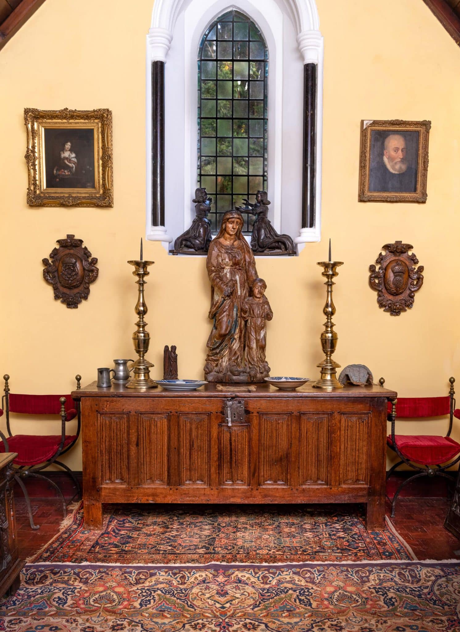 Late Gothic oak linenfold chest