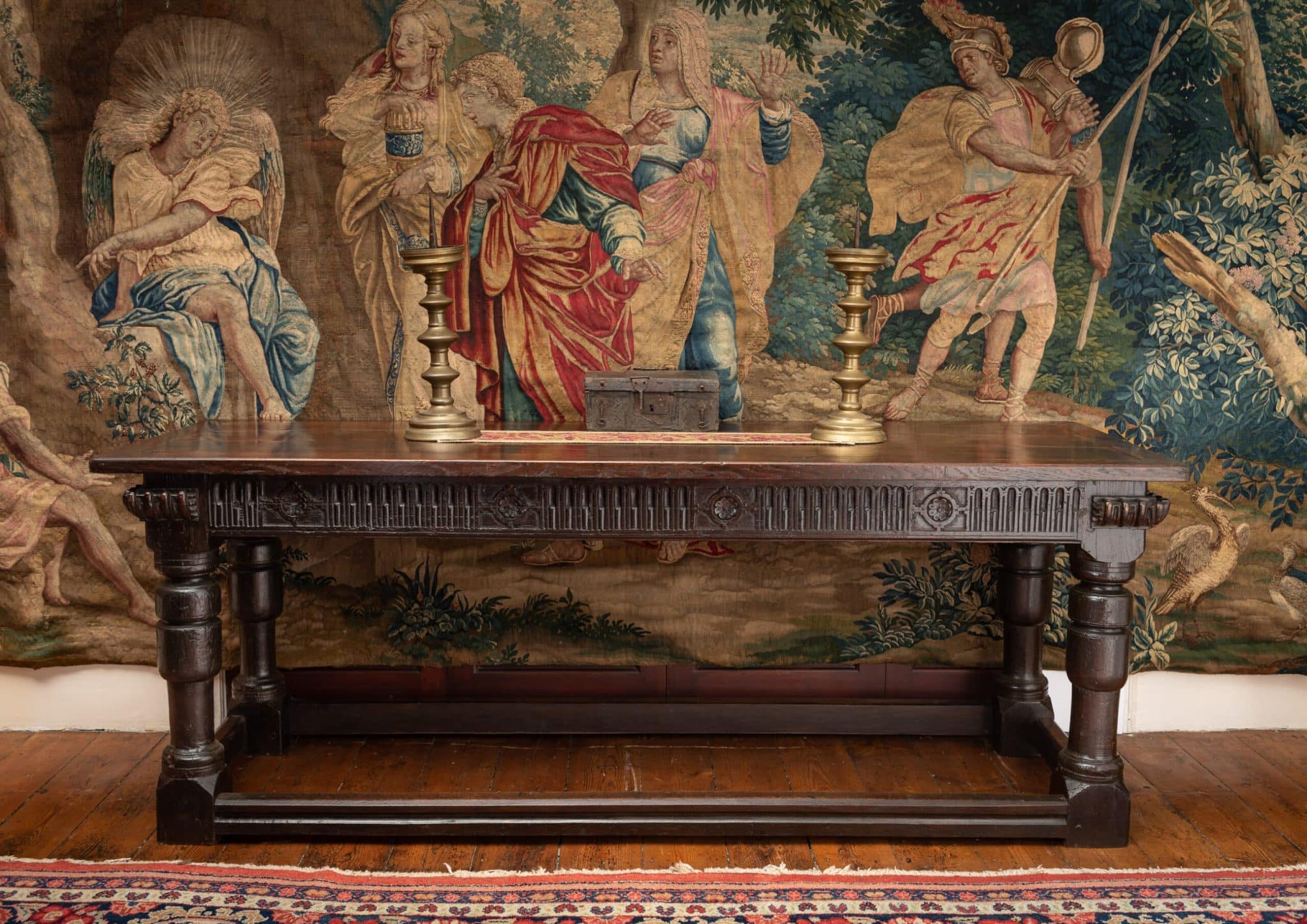 Elizabeth I oak table