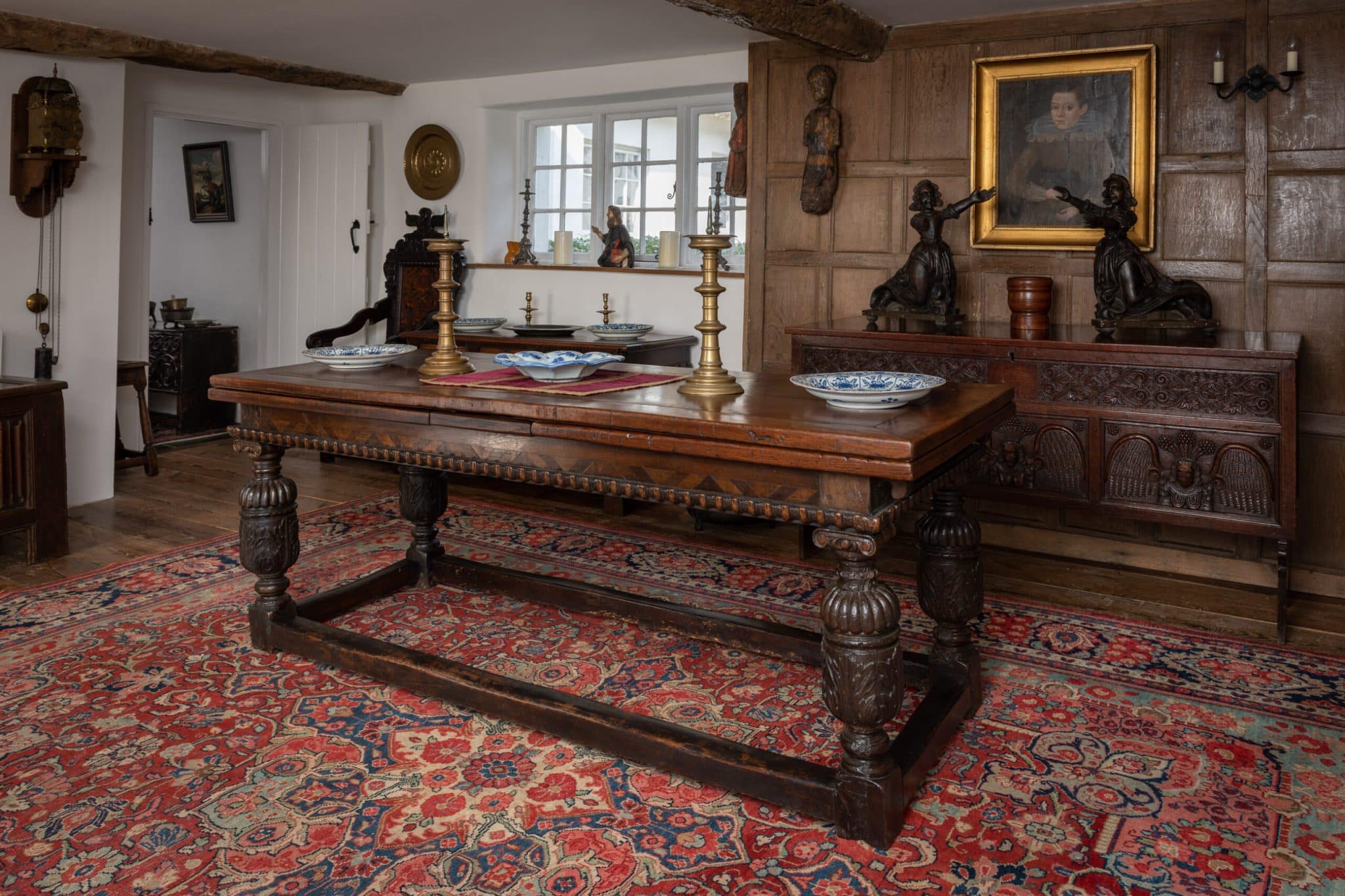 Elizabeth I oak draw leaf table