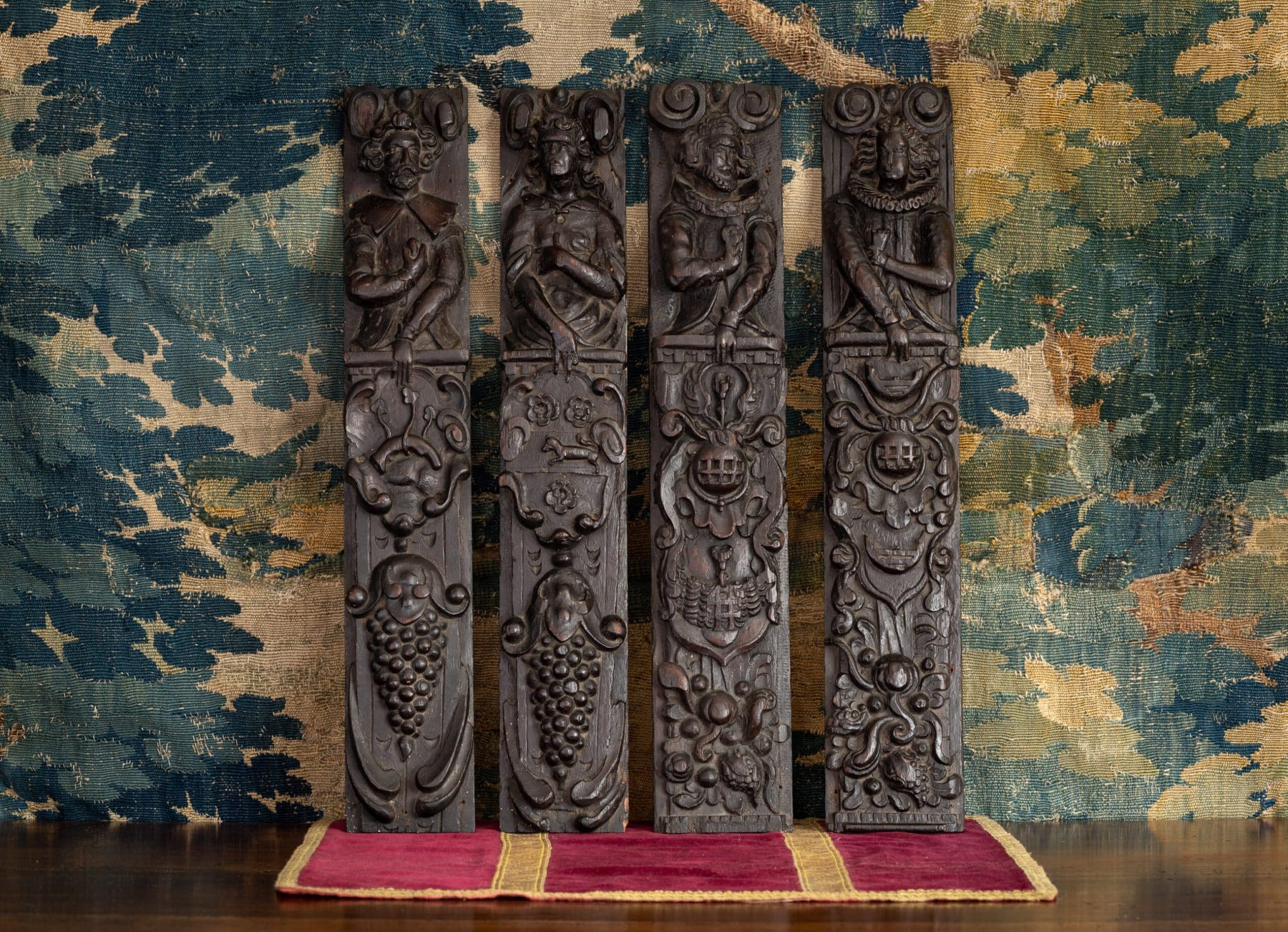 Elizabeth I oak carved figures