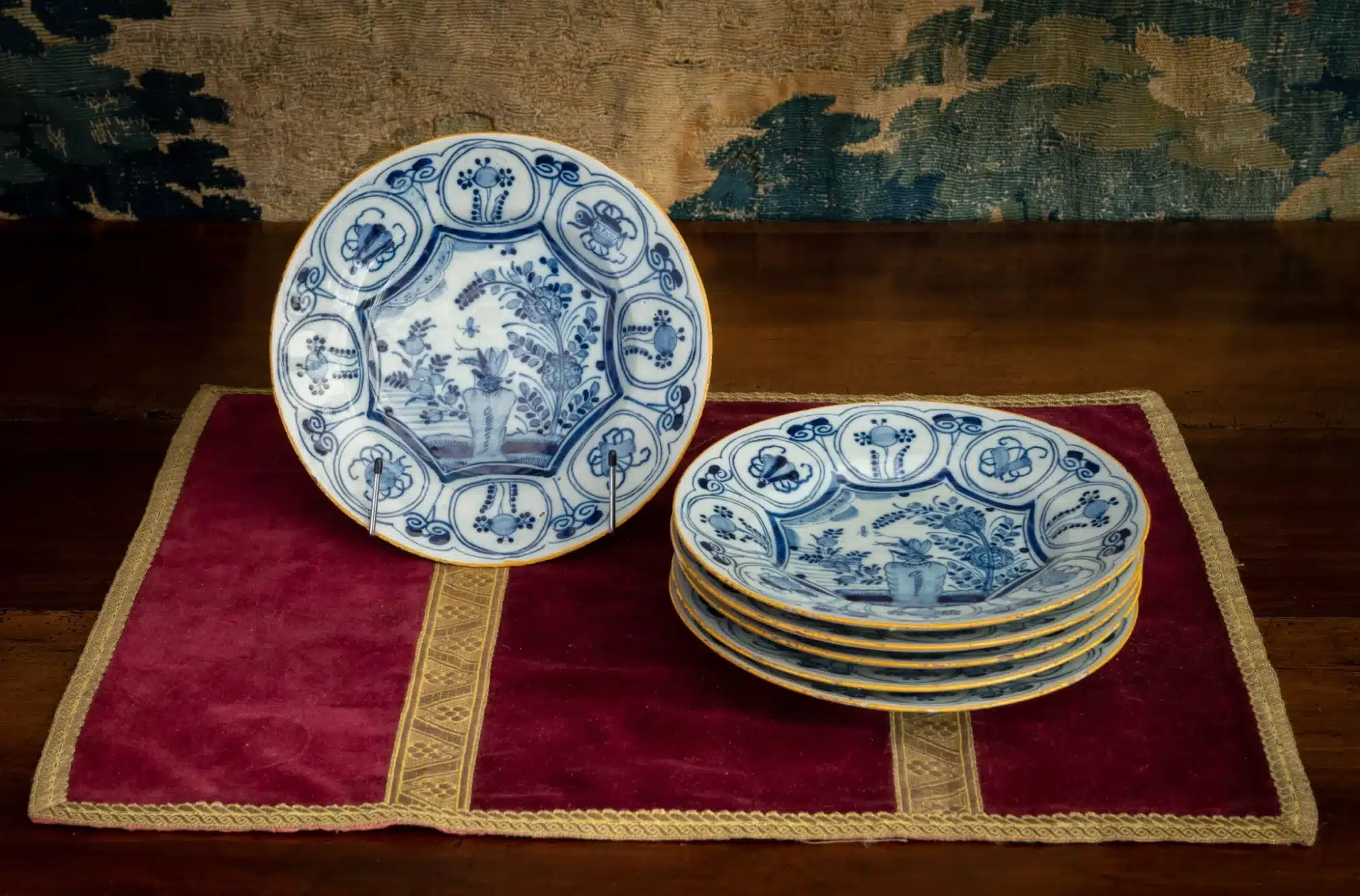 Set of six Delft plates