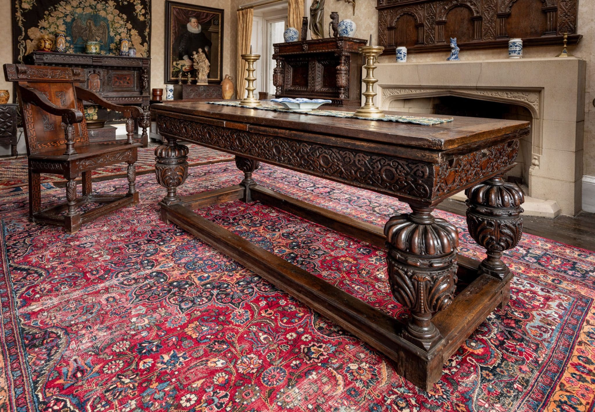 Elizabeth I oak draw leaf table