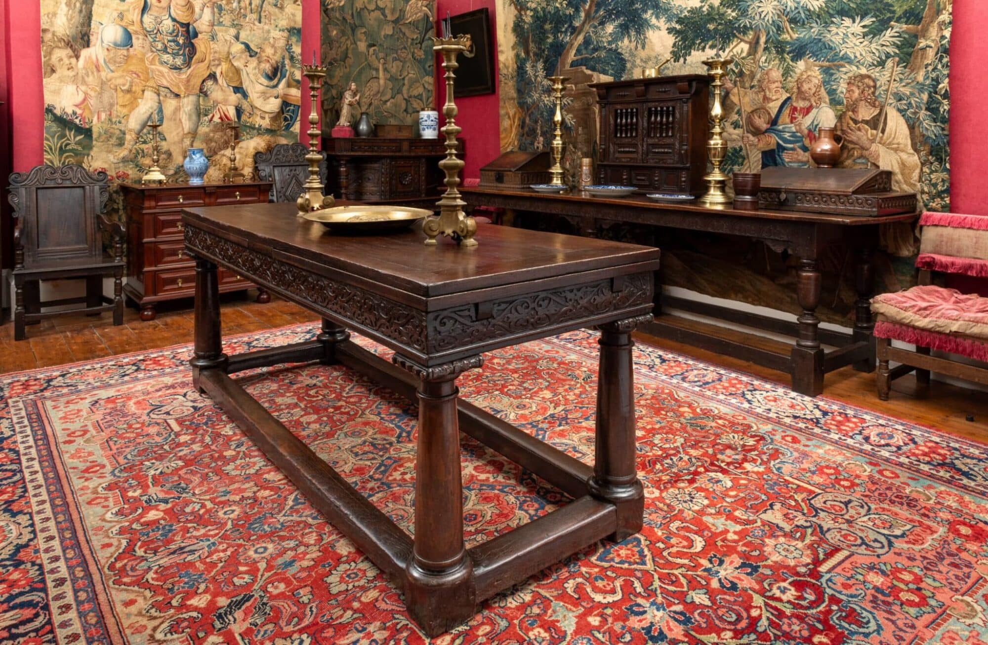 Elizabeth I draw leaf table