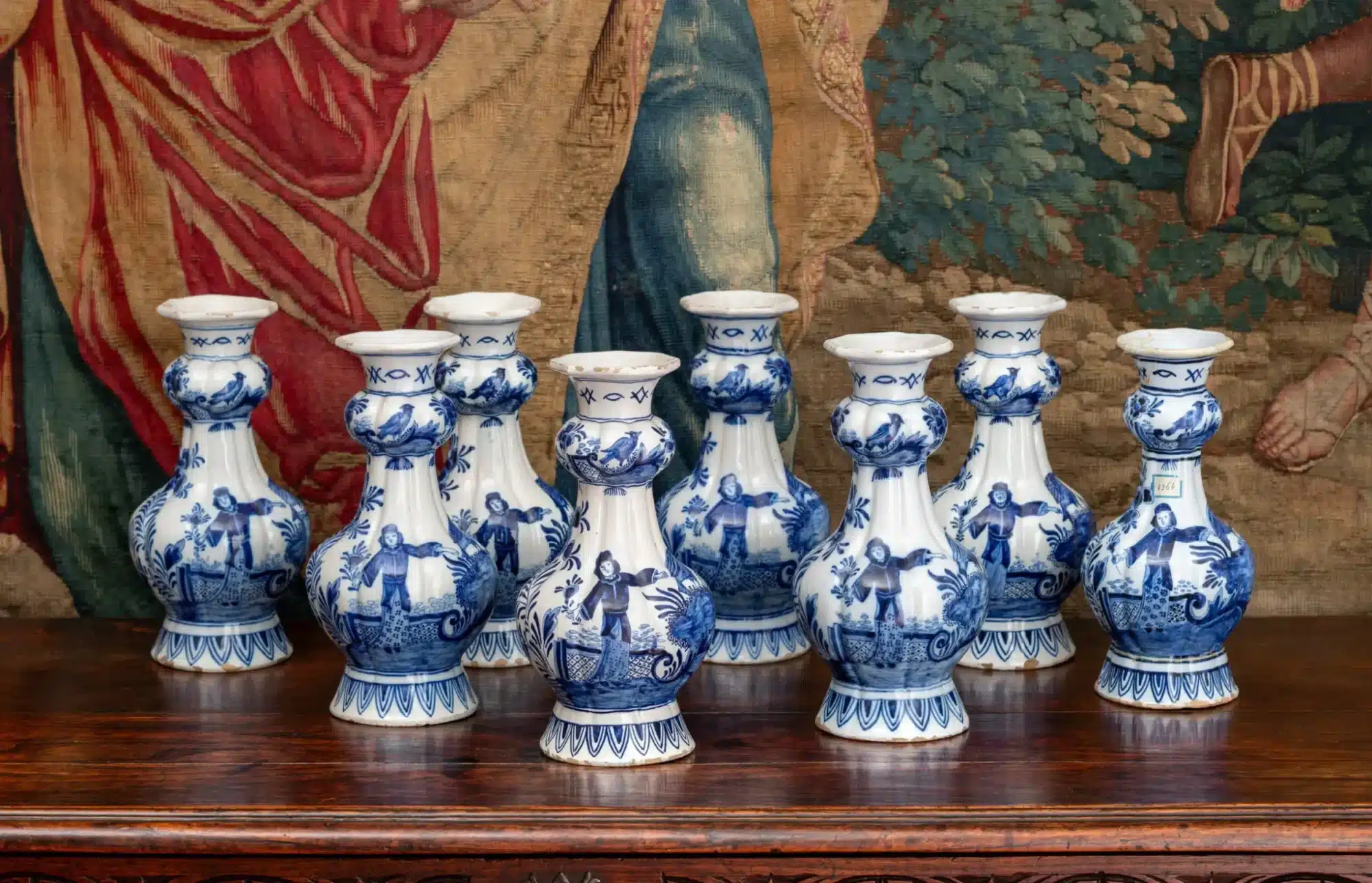Set of 8 tulip vases