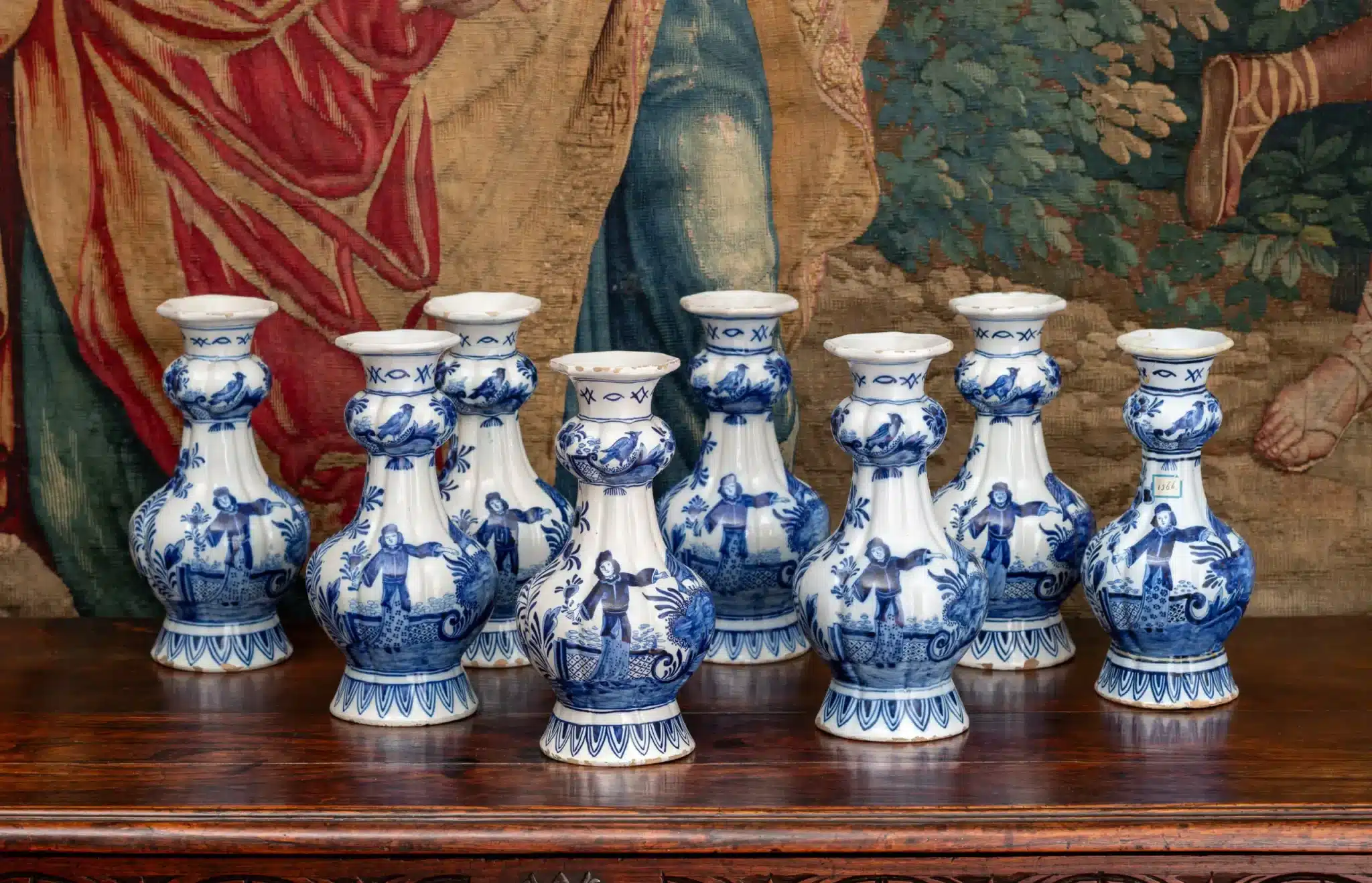 Set of 8 tulip vases