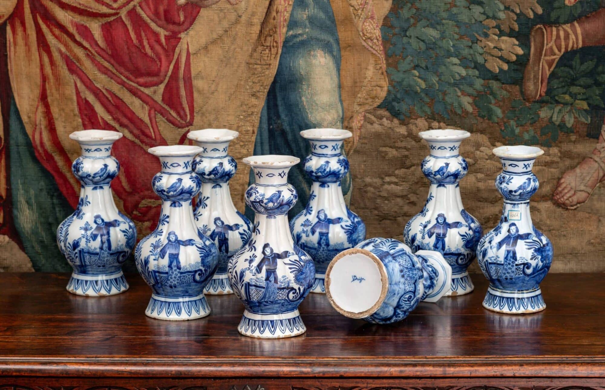 Set of 8 tulip vases