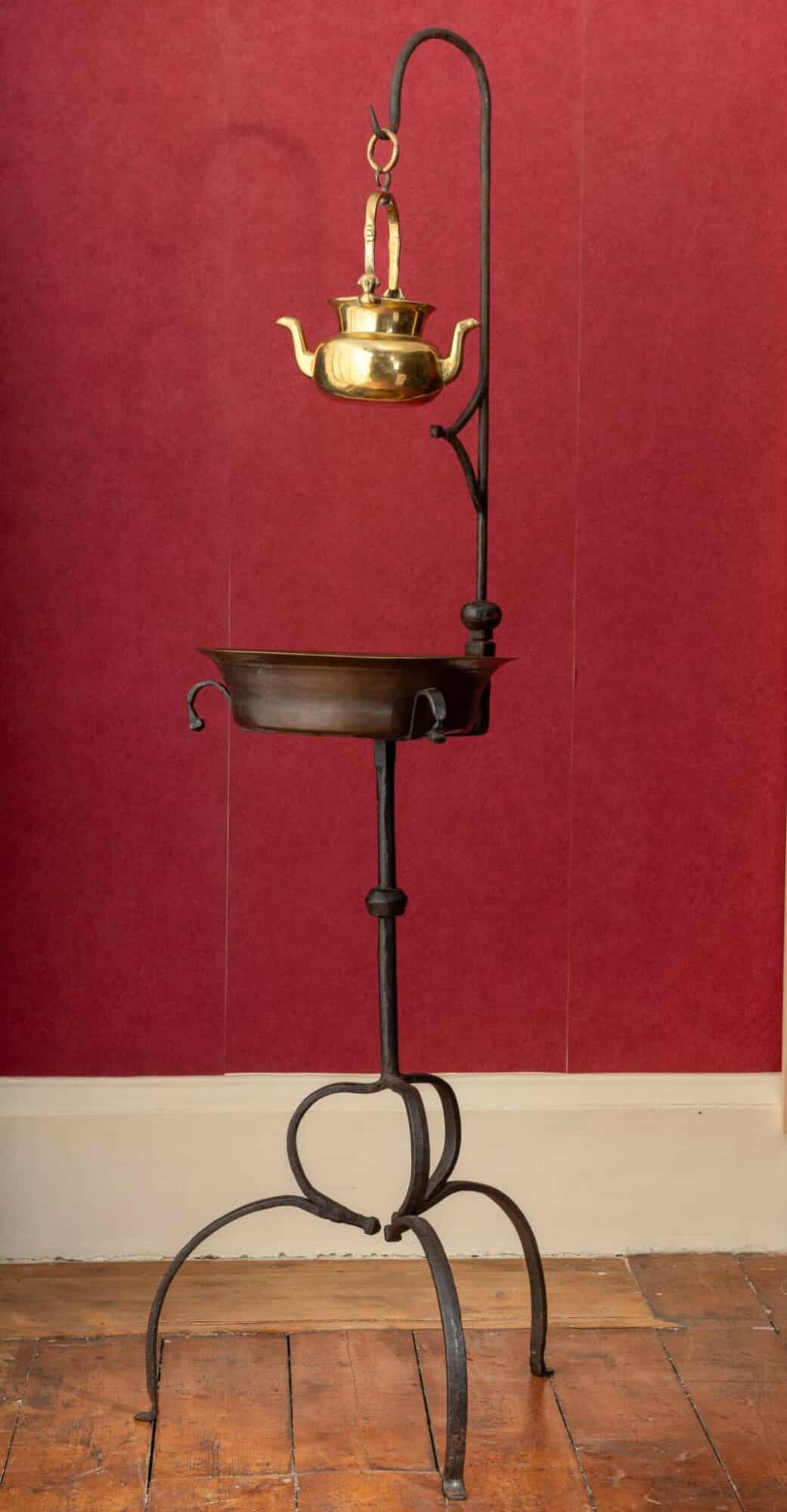 16th century Lavabo, basin and stand