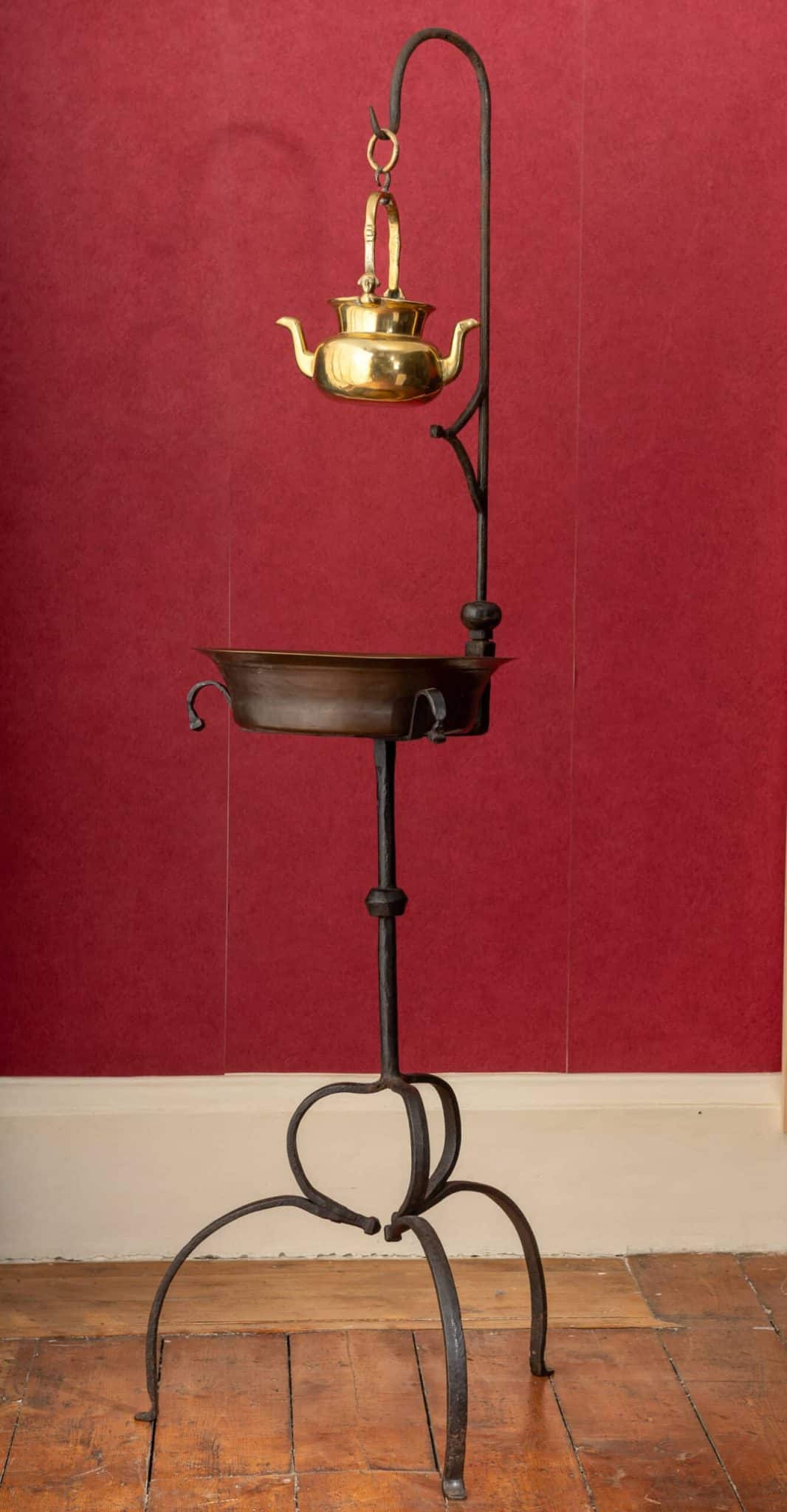 16th century Lavabo, basin and stand