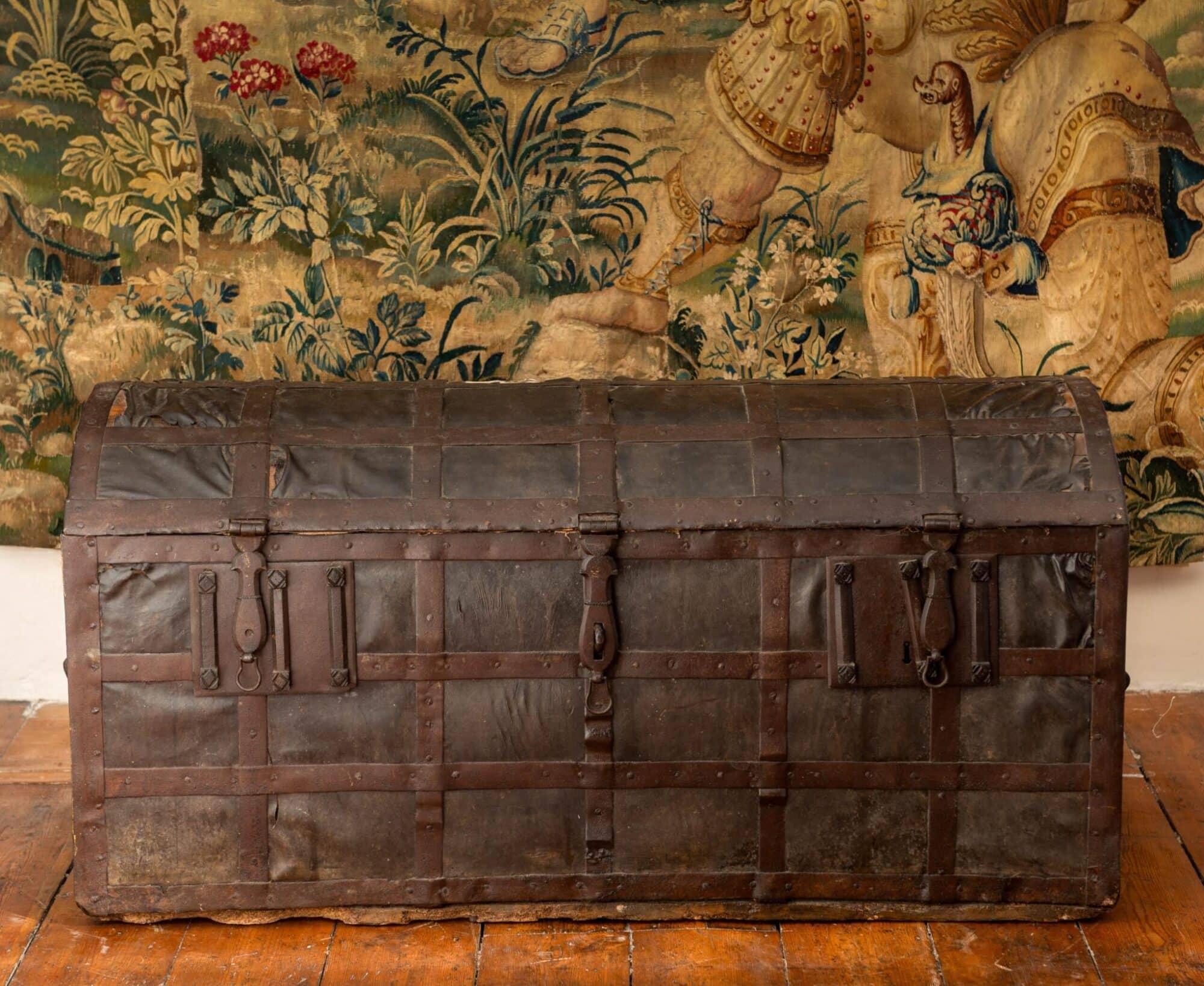 Henry VII – Henry VIII Elm Iron-Bound Leather Standard