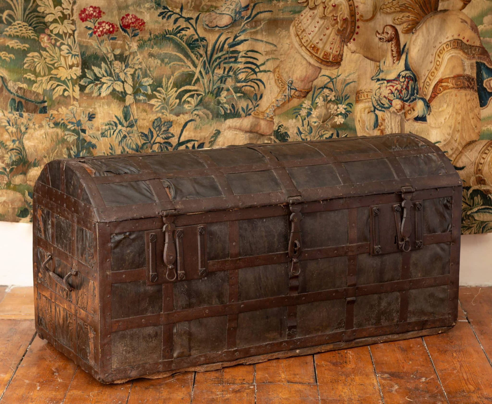 Henry VII – Henry VIII Elm Iron-Bound Leather Standard