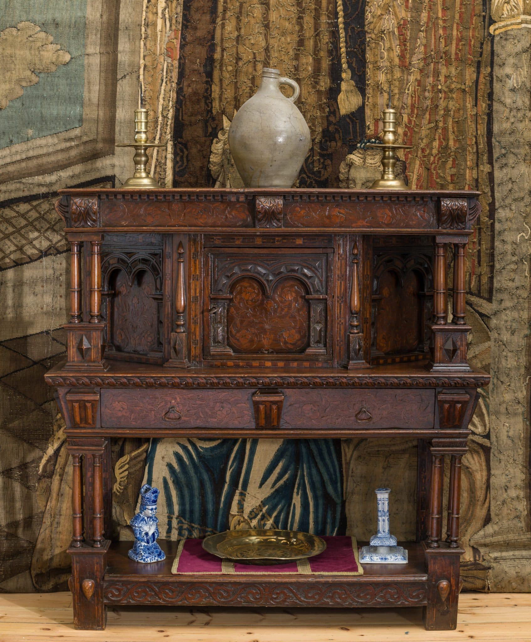 Elizabeth I livery cupboard