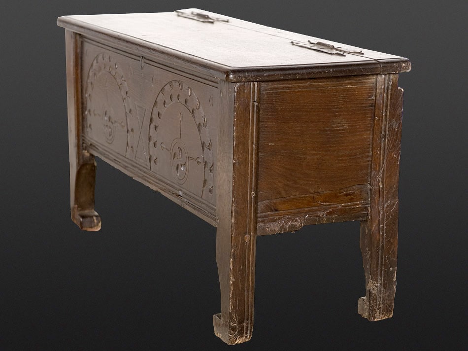 Welsh oak clamp-front chest