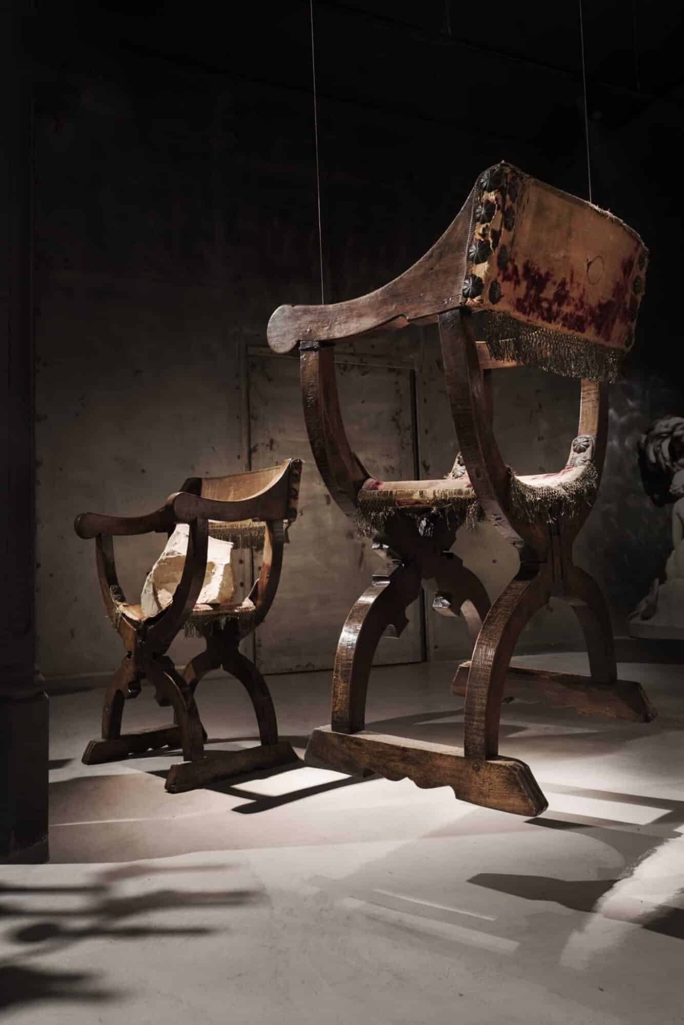 Pair of Savonarola armchairs