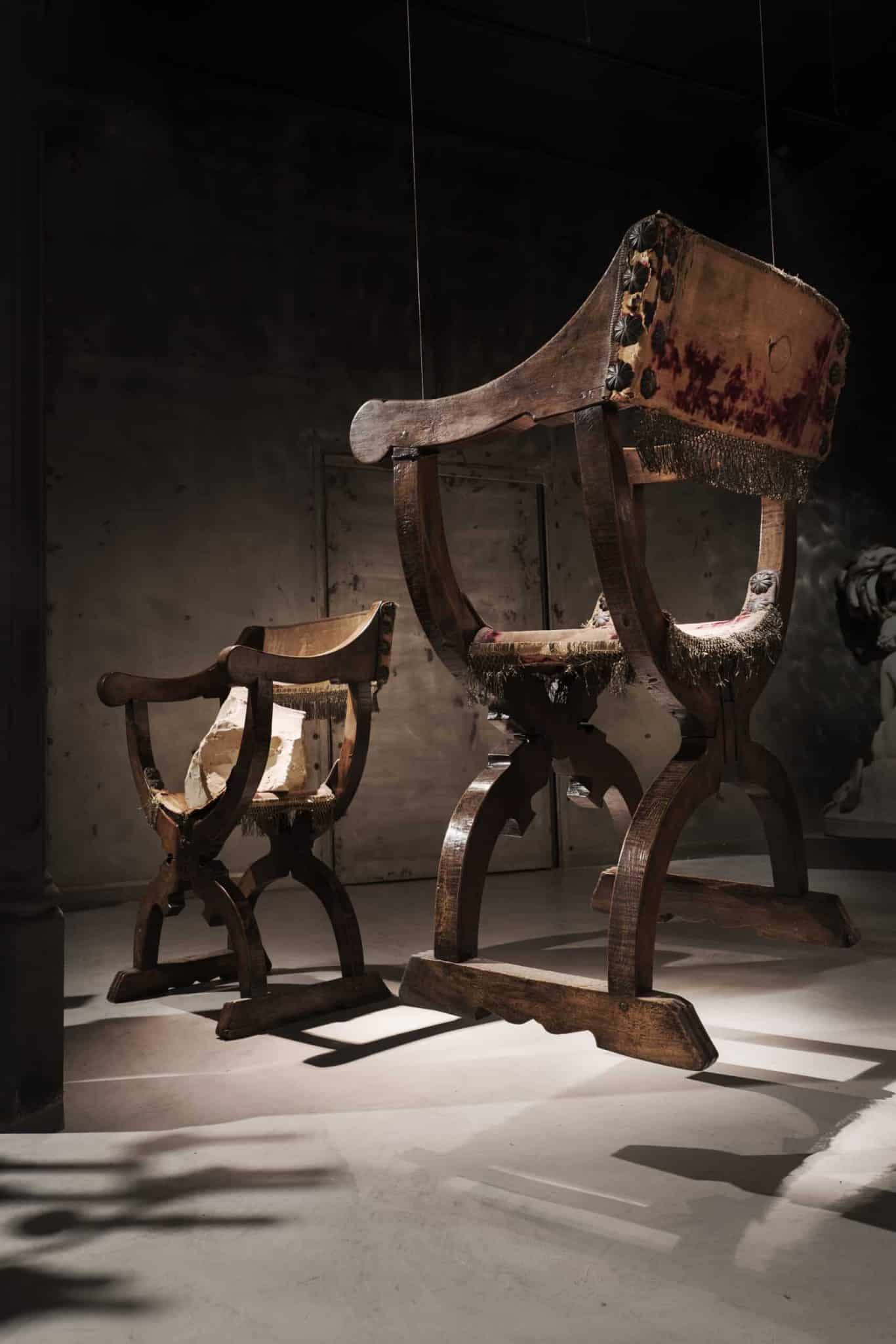 Pair of Savonarola armchairs