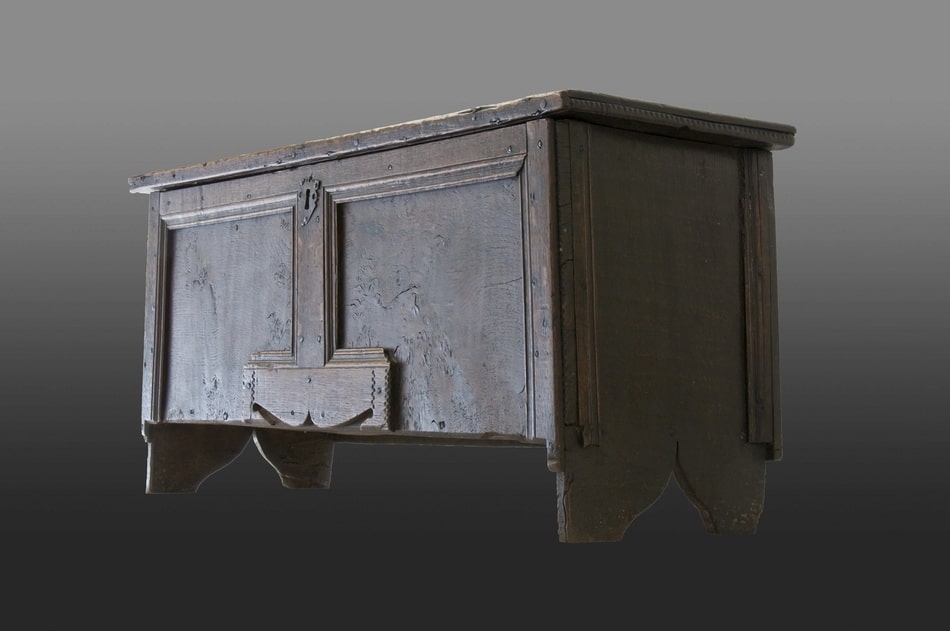 Elizabeth I oak boarded chest