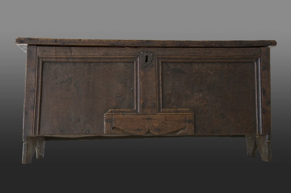 Elizabeth I oak boarded chest