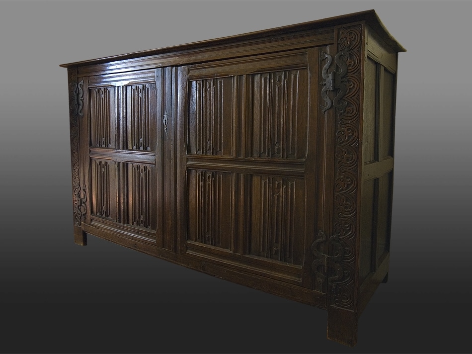 Elizabeth I linenfold cupboard