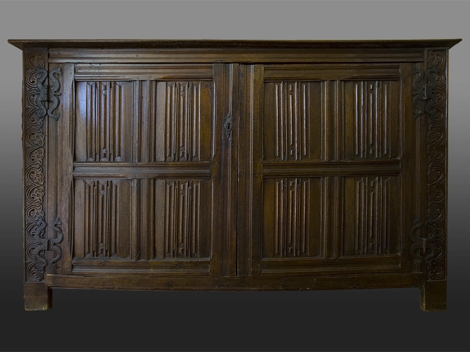 Elizabeth I linenfold cupboard