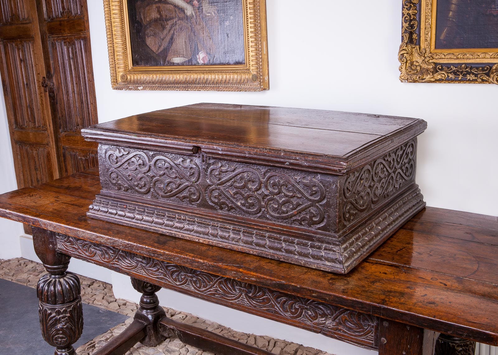 Elizabeth I oak carved box