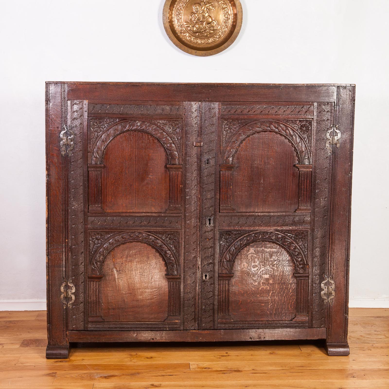Elizabeth I cabinet of drawers