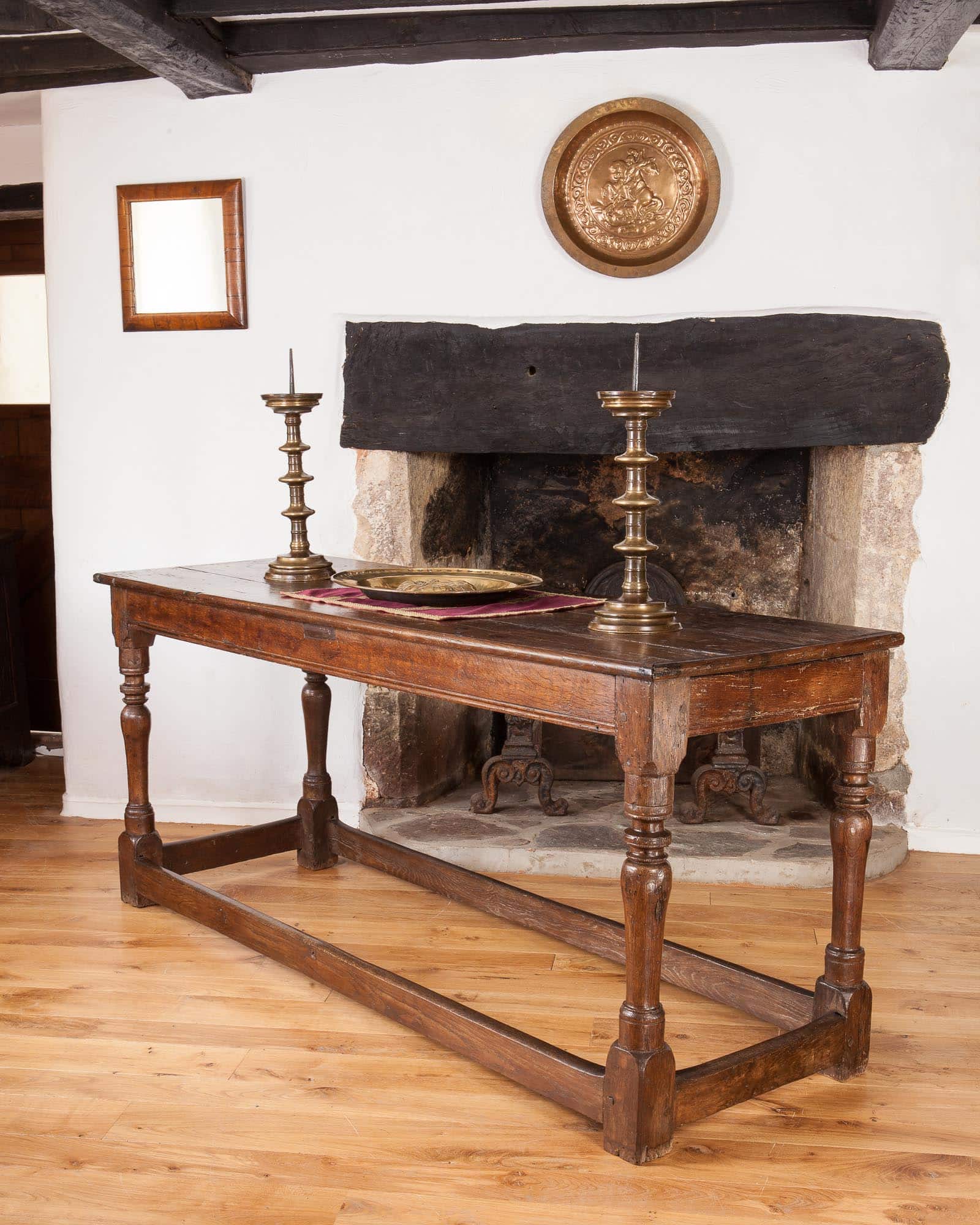 Elizabeth I serving table