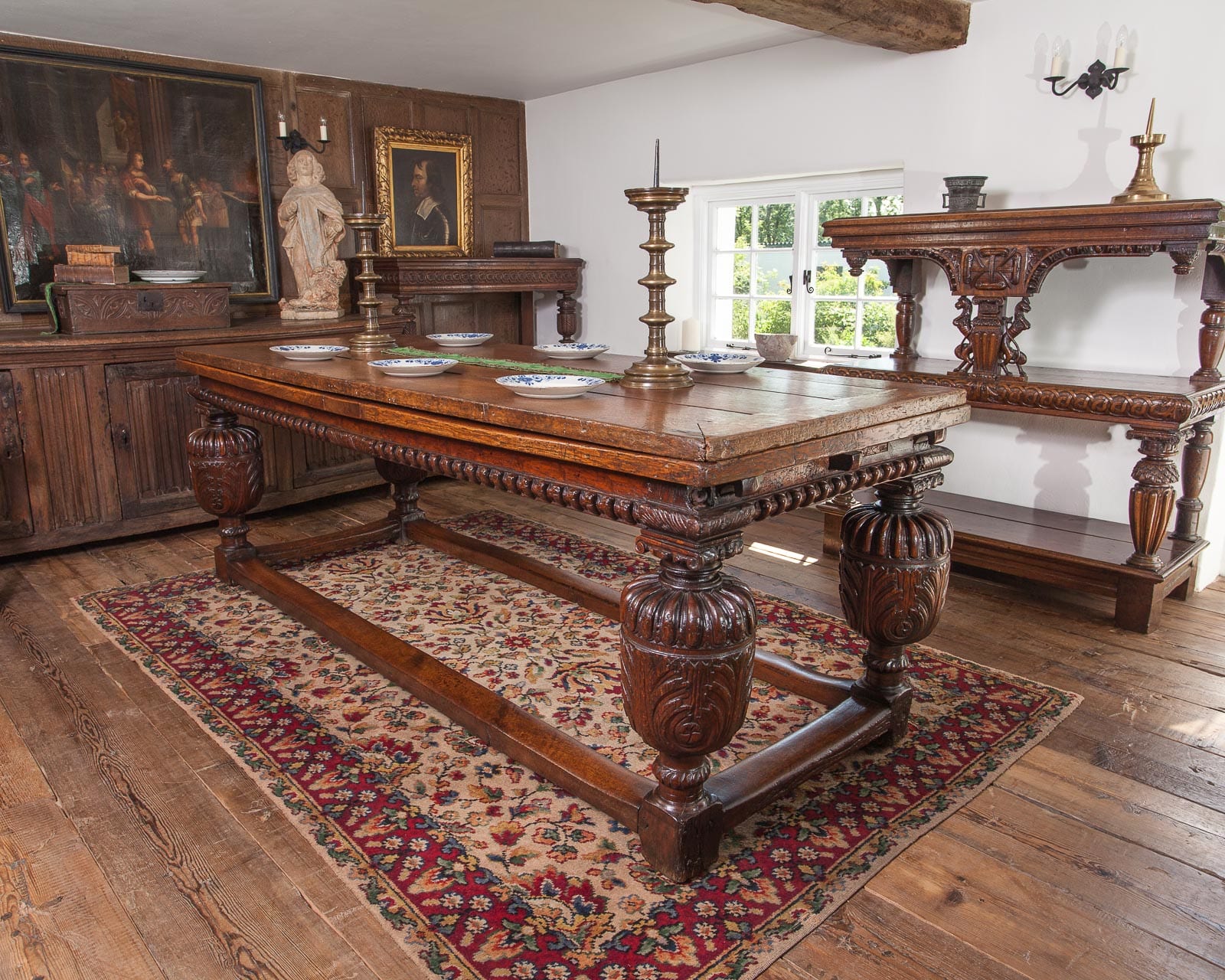 Elizabeth I draw leaf table