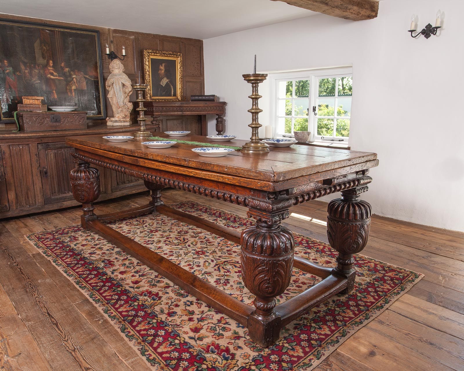 Elizabeth I draw leaf table
