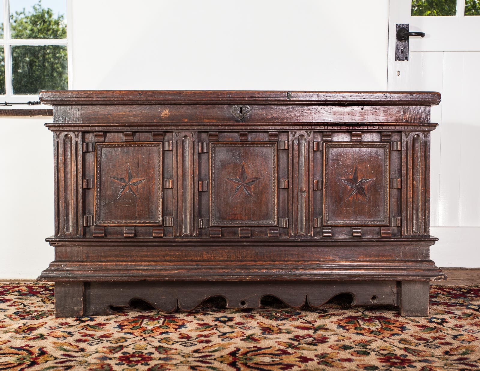 Elizabeth I inlaid chest