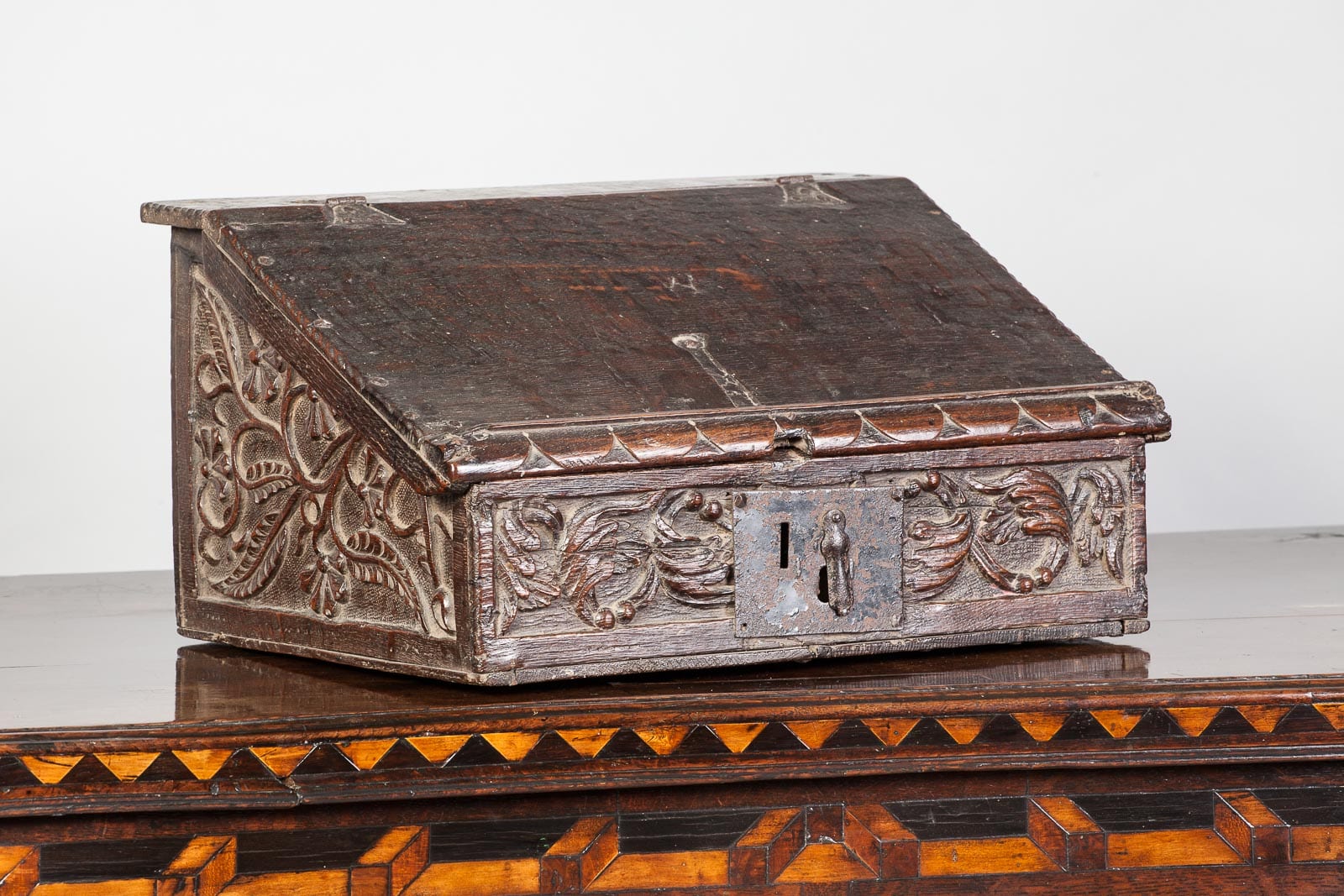 Elizabeth I writing slope