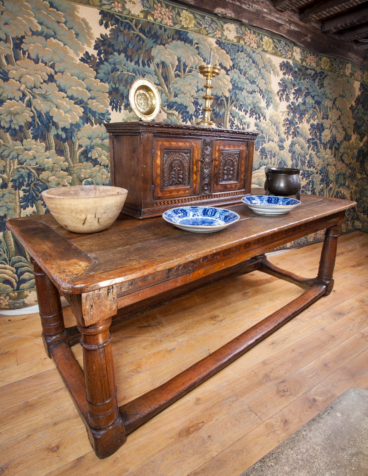 Elizabeth I oak table