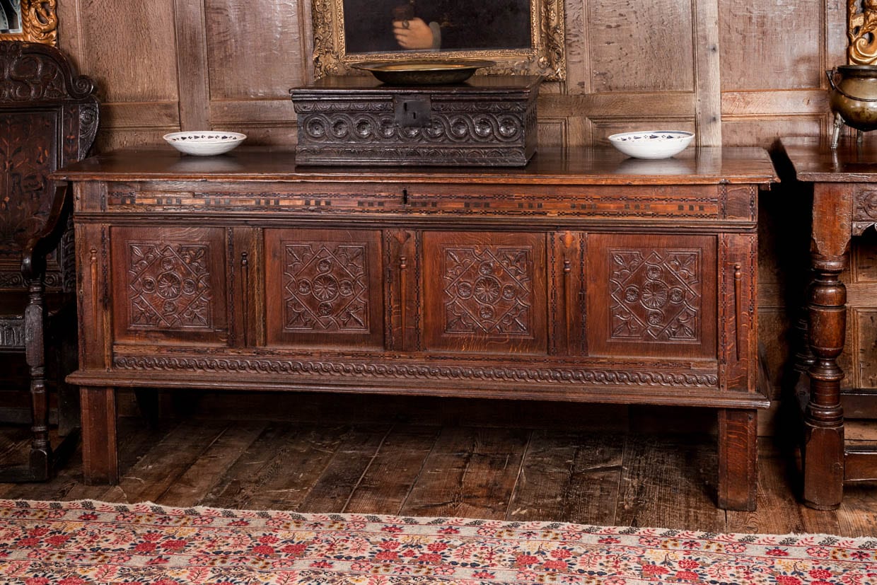 Elizabeth I oak chest
