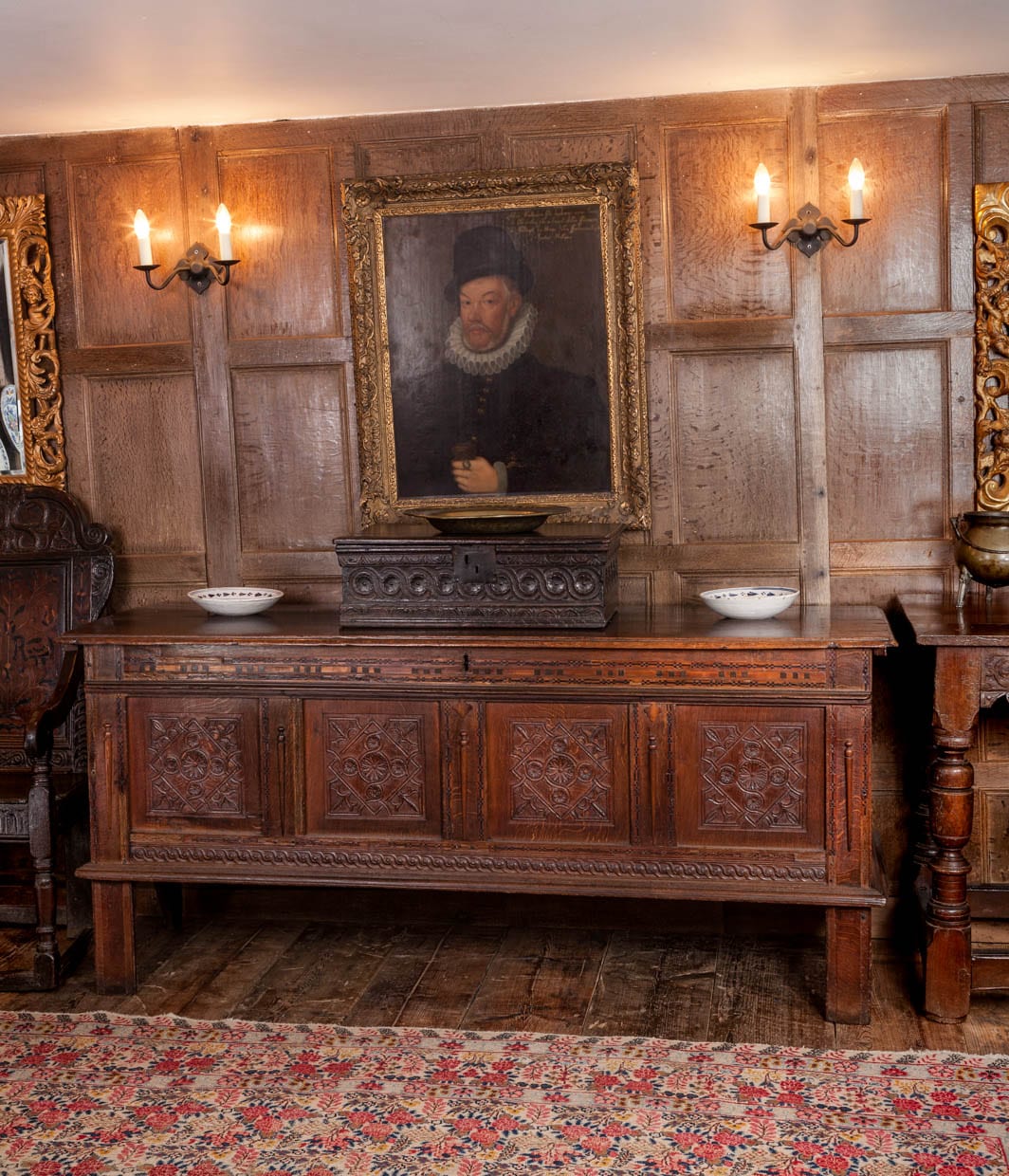 Elizabeth I oak chest