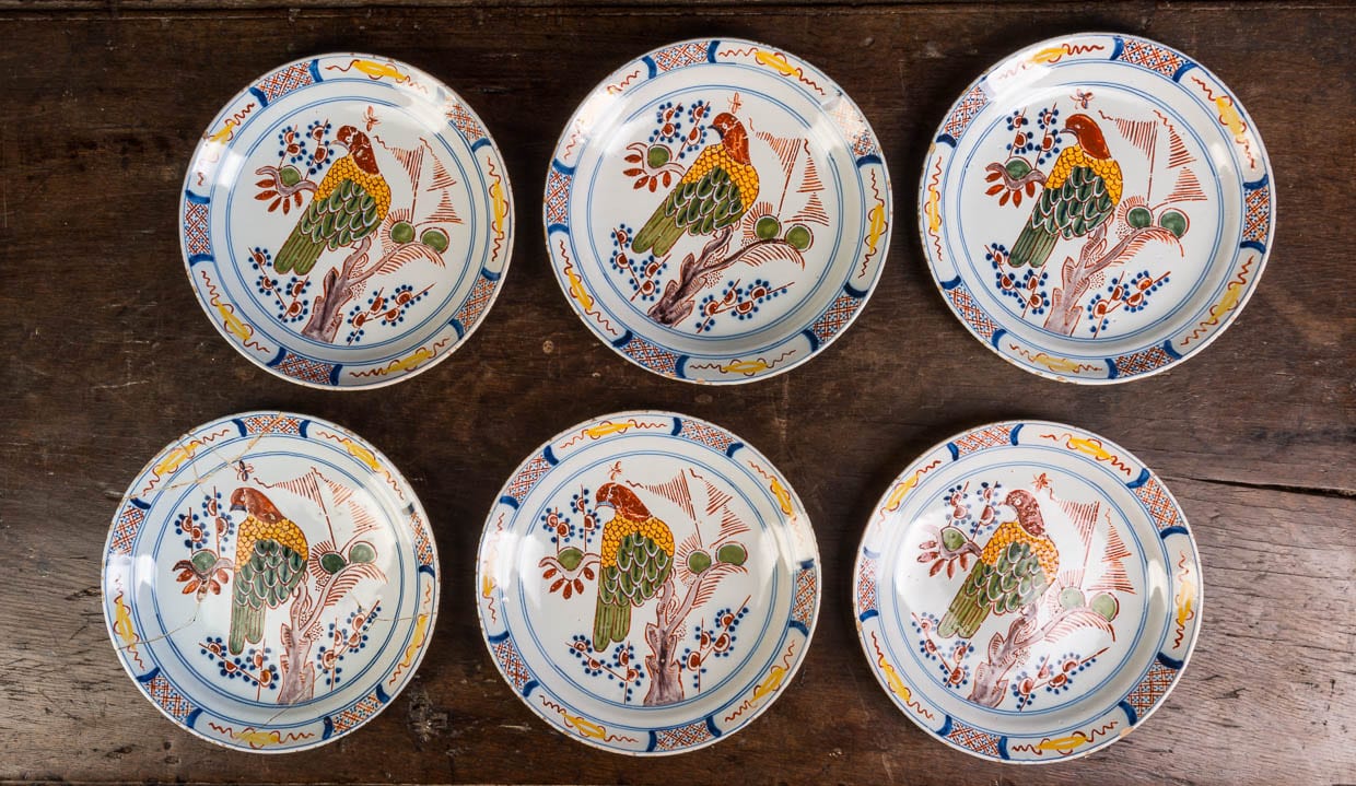 Set of six Delft plates