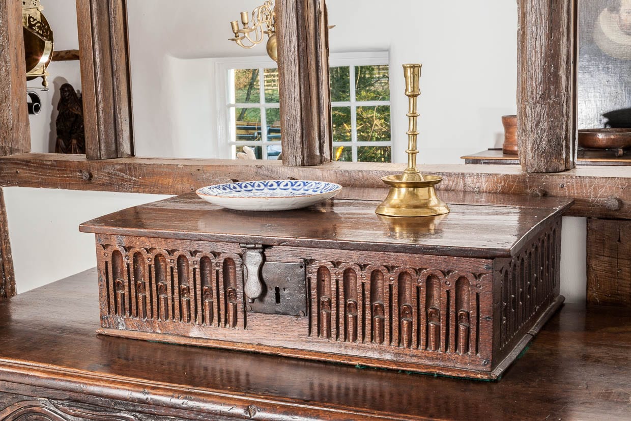 Elizabeth I oak carved box