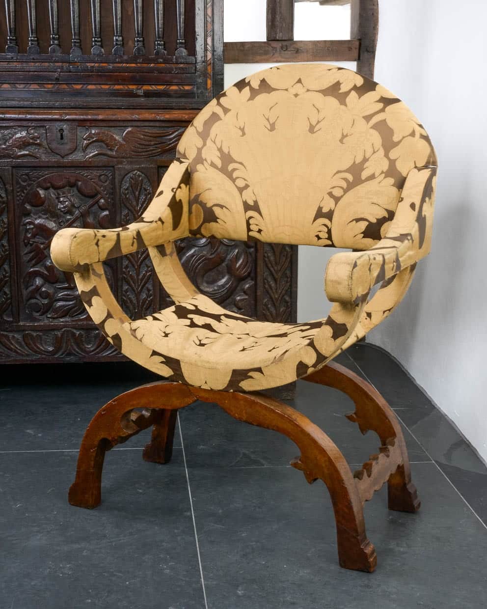 James I folding chair