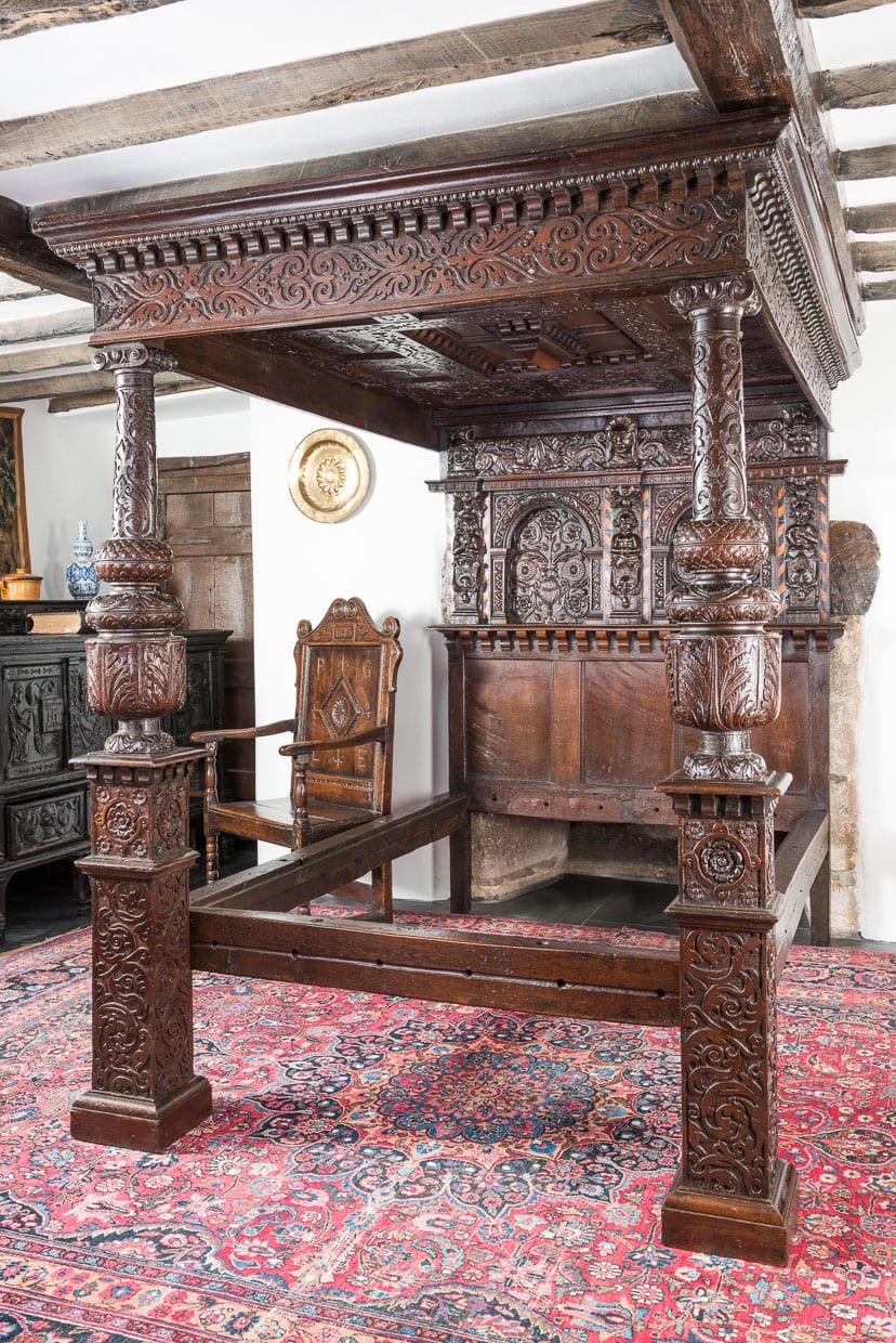 Elizabeth I oak tester bed
