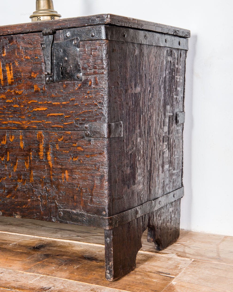 Henry VIII boarded oak chest