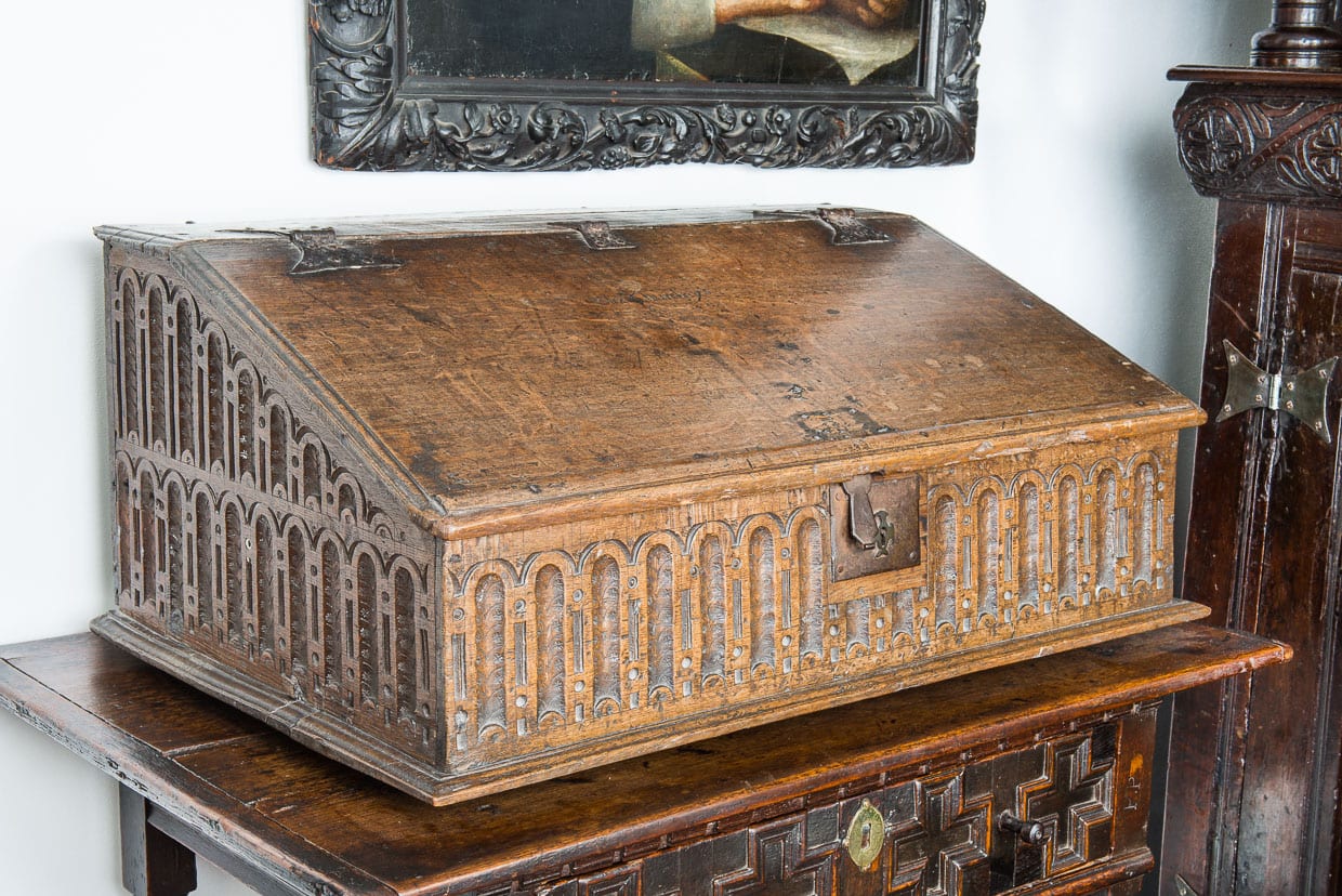 Elizabeth I oak writing slope