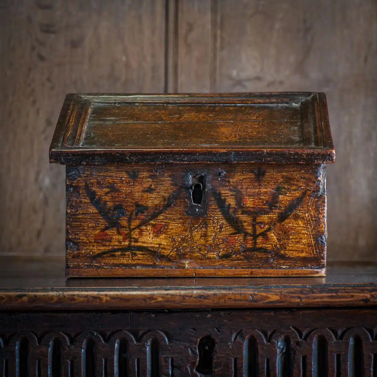 Elizabeth I oak painted slope